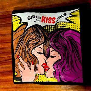 Black soft tee - girls who kiss girls